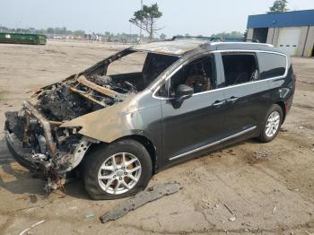  Salvage Chrysler Pacifica