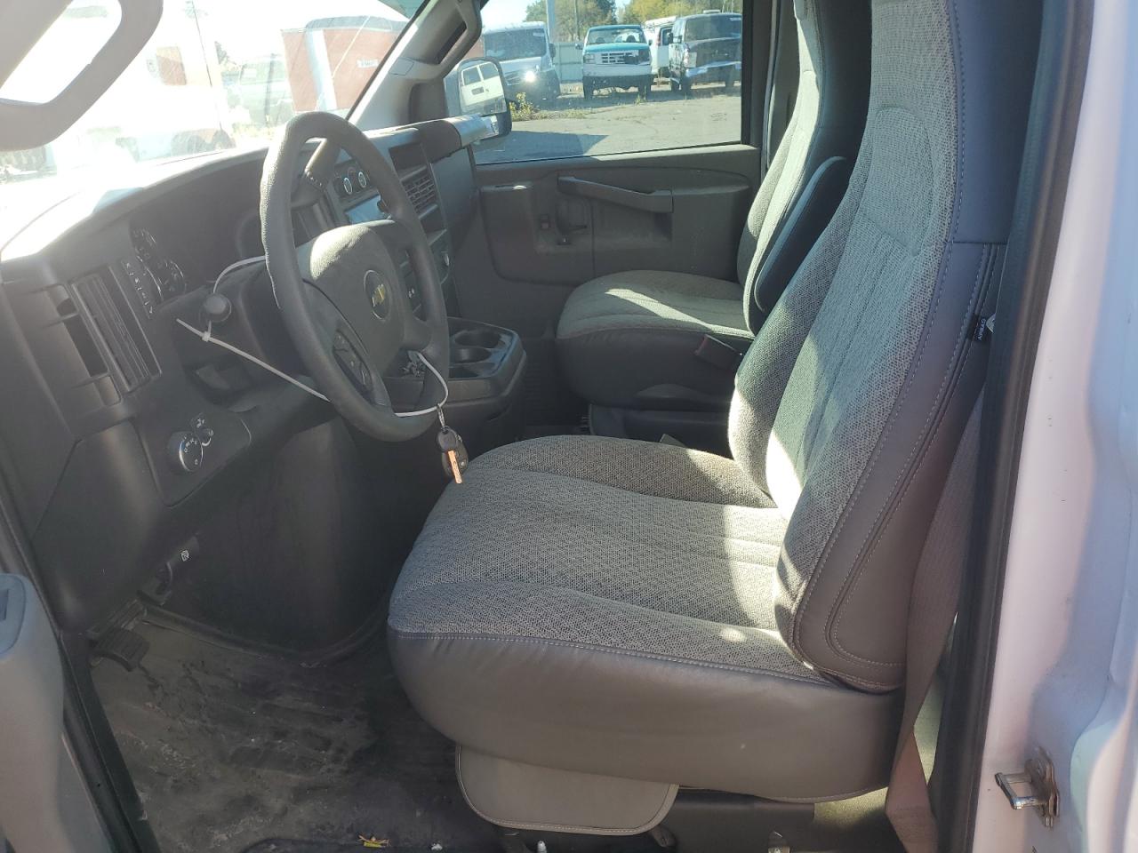 Chevrolet Express Image 4