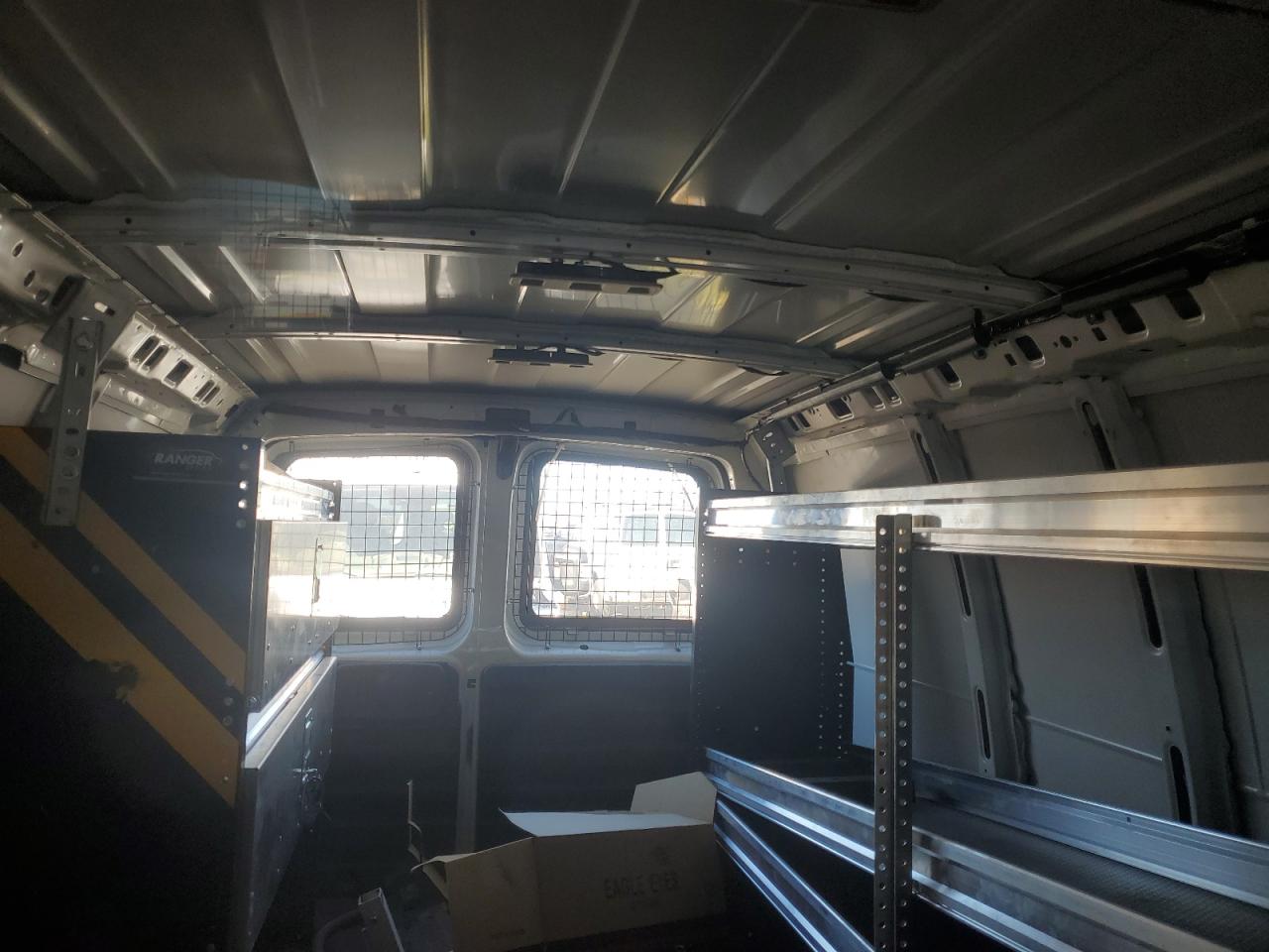 Chevrolet Express Image 2