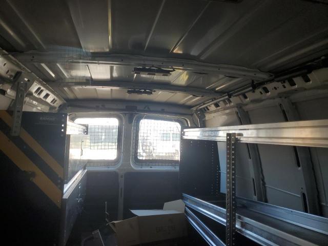 Chevrolet Express Image 2