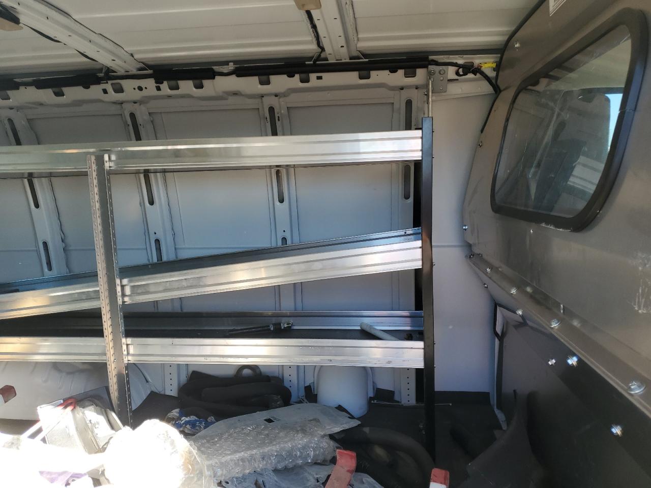 Chevrolet Express Image 11