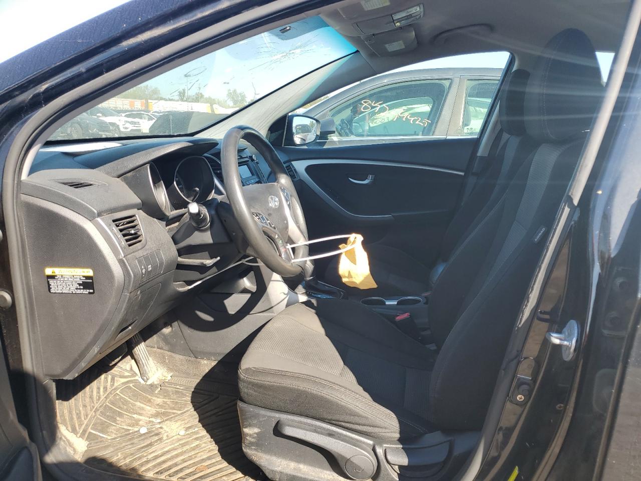 Hyundai ELANTRA Image 2