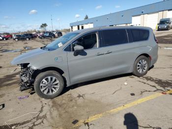  Salvage Chrysler Pacifica
