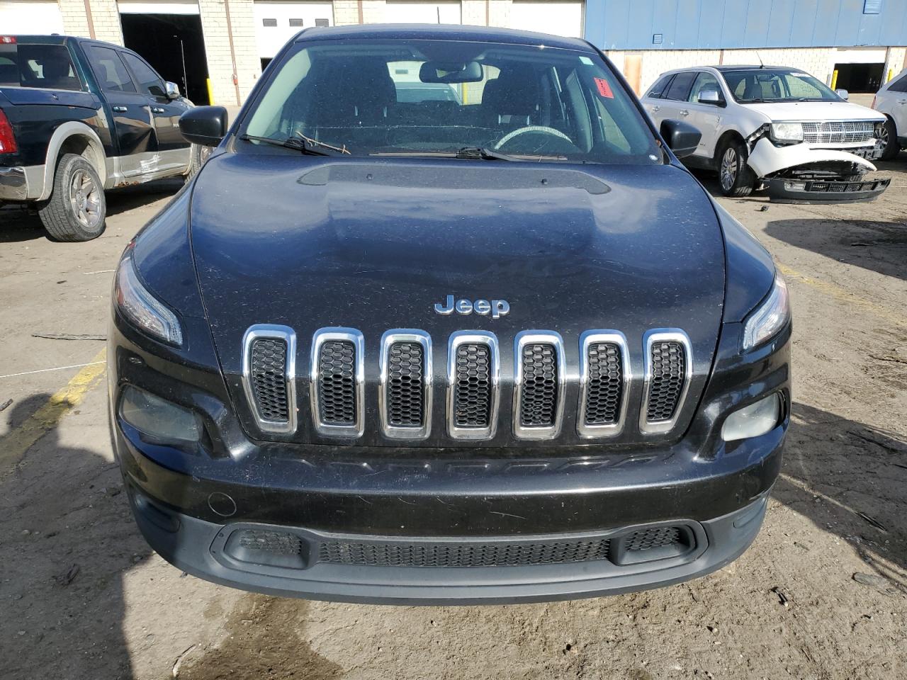 Jeep Grand Cherokee Sport Image 5