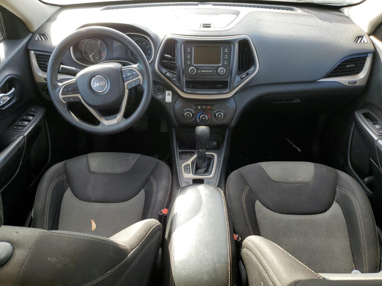 Jeep Grand Cherokee Sport Image 8