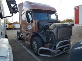  Salvage Volvo Vnl