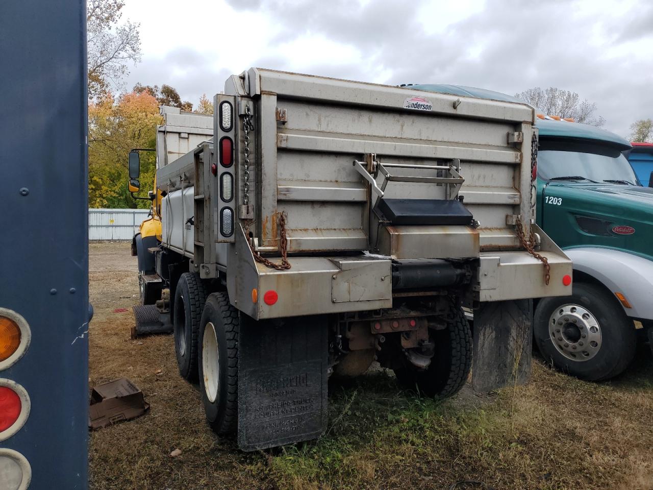 Freightliner 108sd Image 3