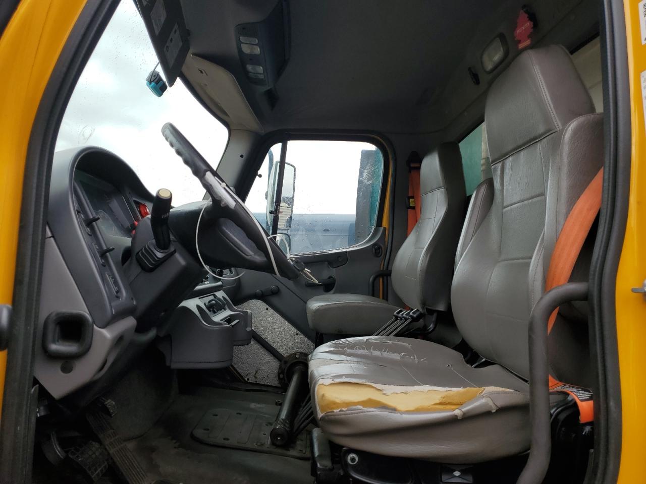 Freightliner 108sd Image 5