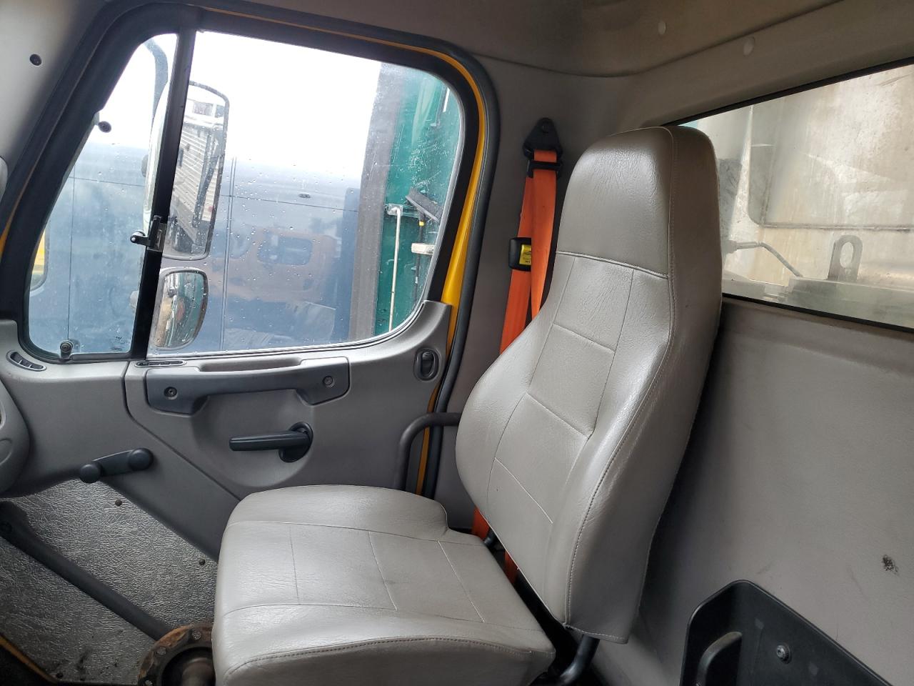 Freightliner 108sd Image 7