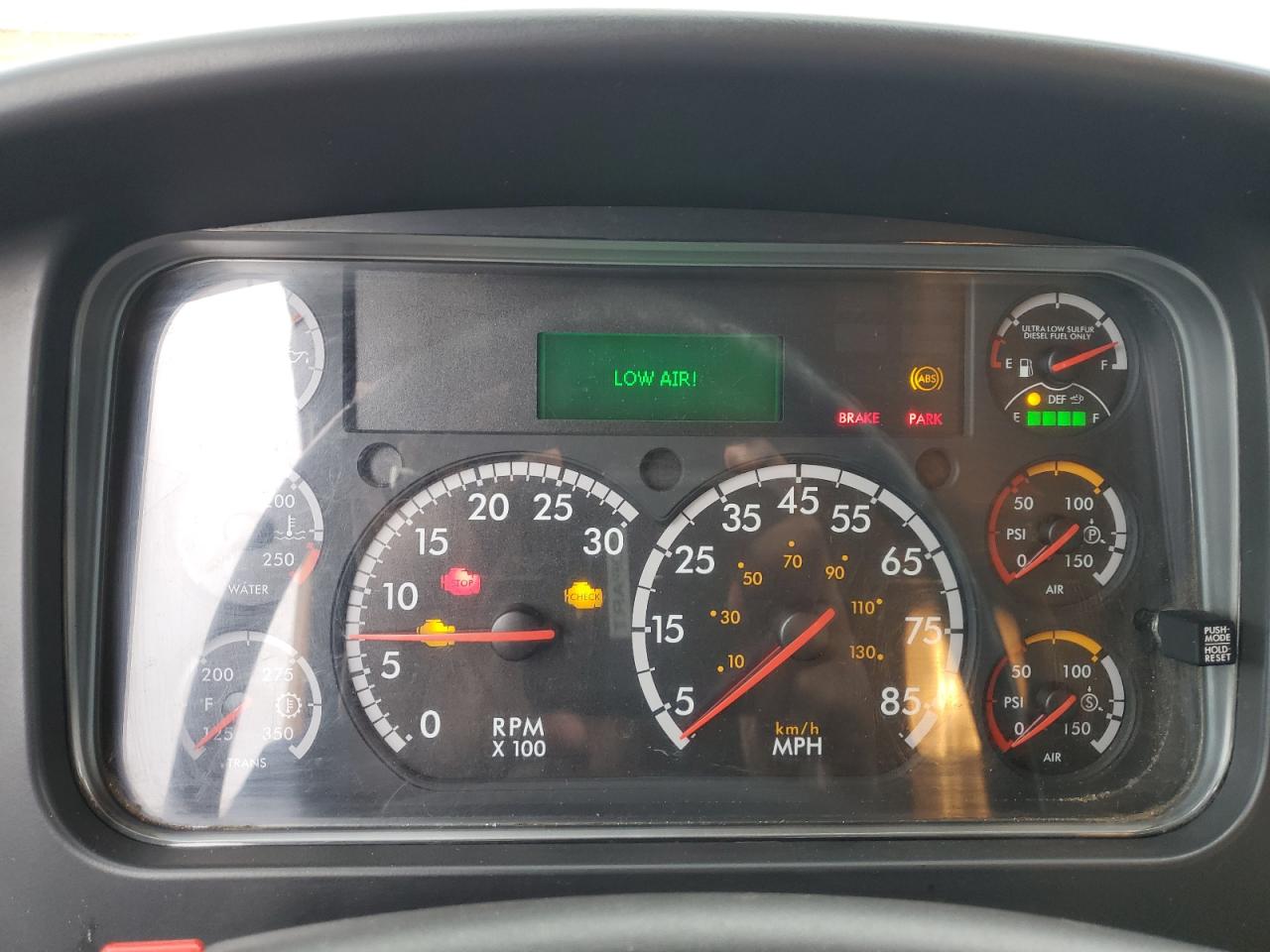 Freightliner 108sd Image 8