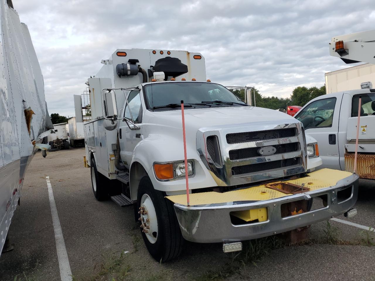 Ford F-750 Super Duty Image 1