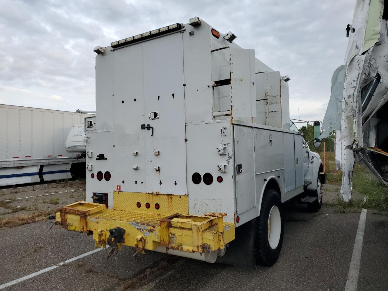 Ford F-750 Super Duty Image 4