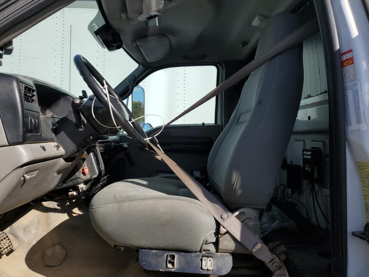 Ford F-750 Super Duty Image 10