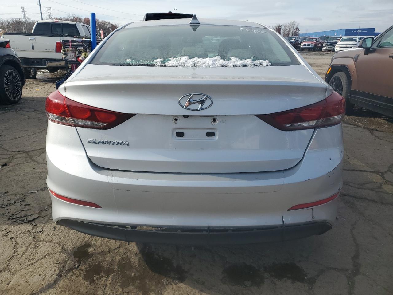 Hyundai ELANTRA Sel Image 3