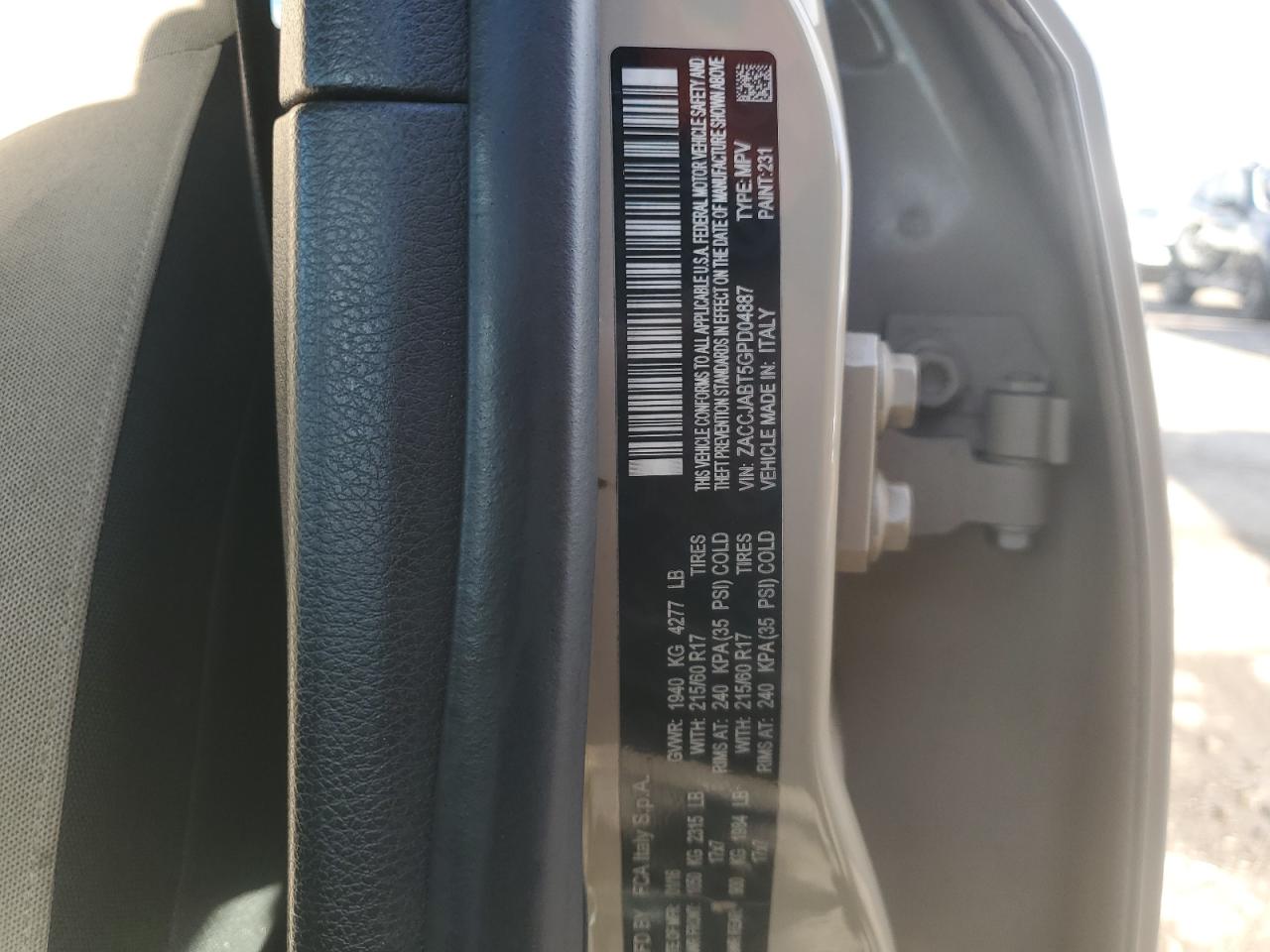 Jeep Renegade Latitude Image 12