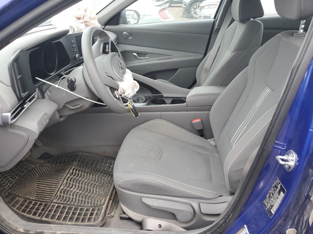 Hyundai ELANTRA Blue Image 12