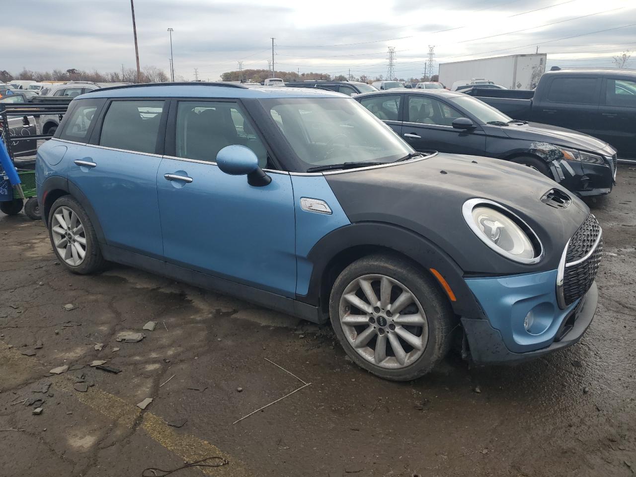 MINI Cooper S Clubman Image 2