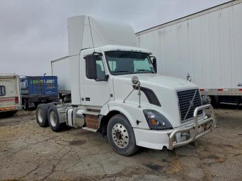  Salvage Volvo Vn