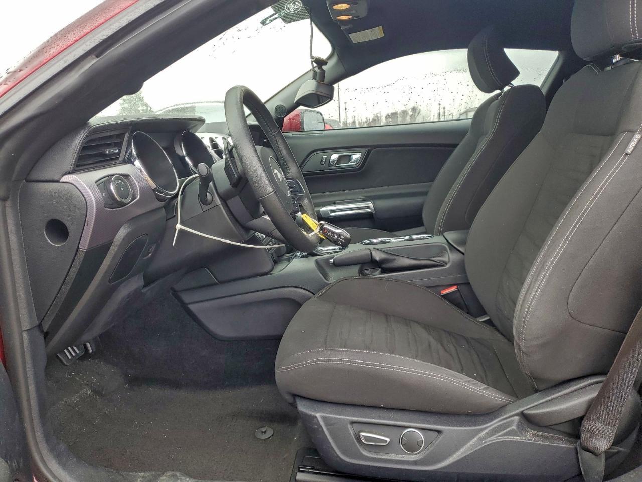 Ford Mustang Image 2