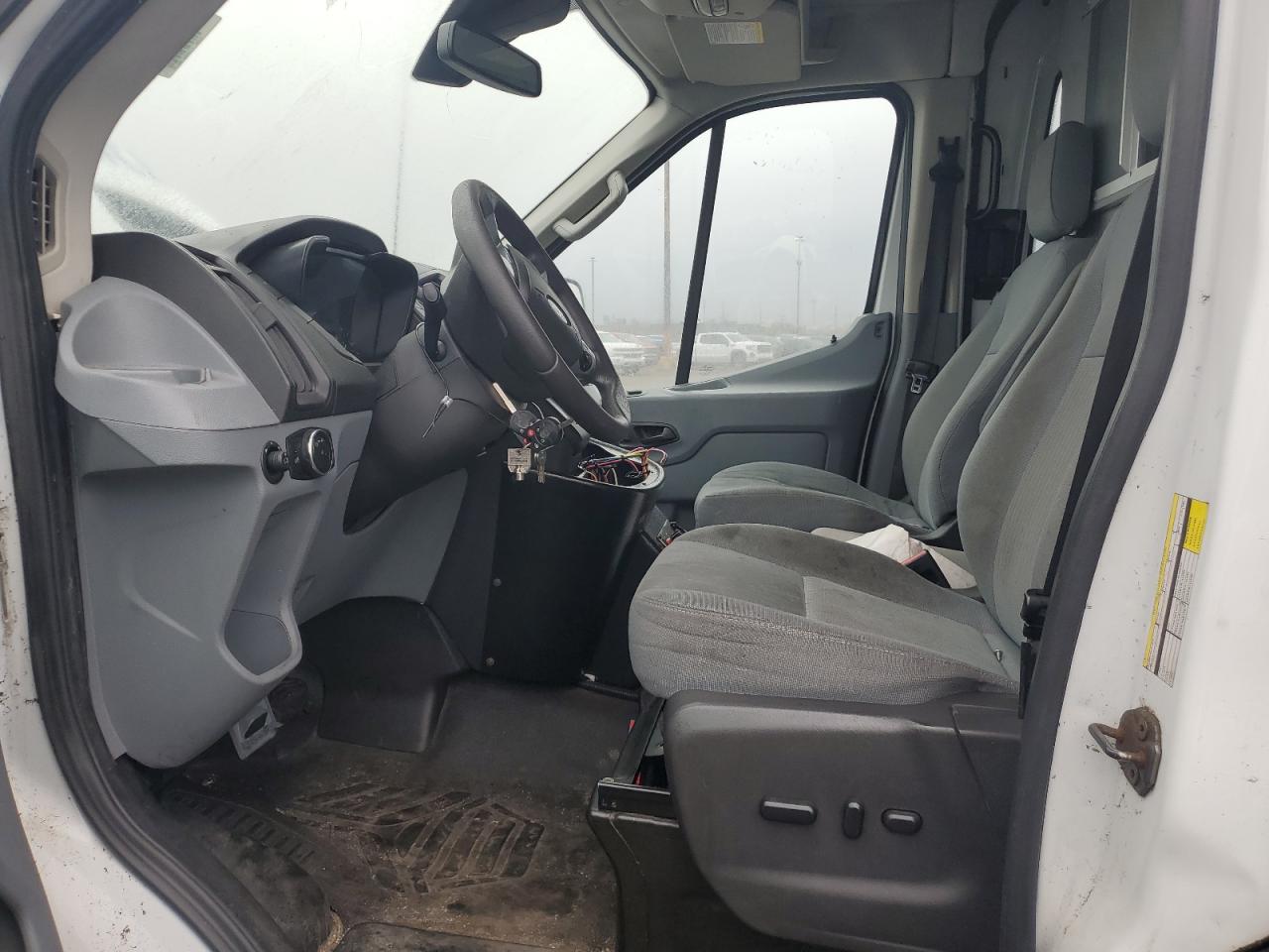 Ford Transit T-250 Image 8