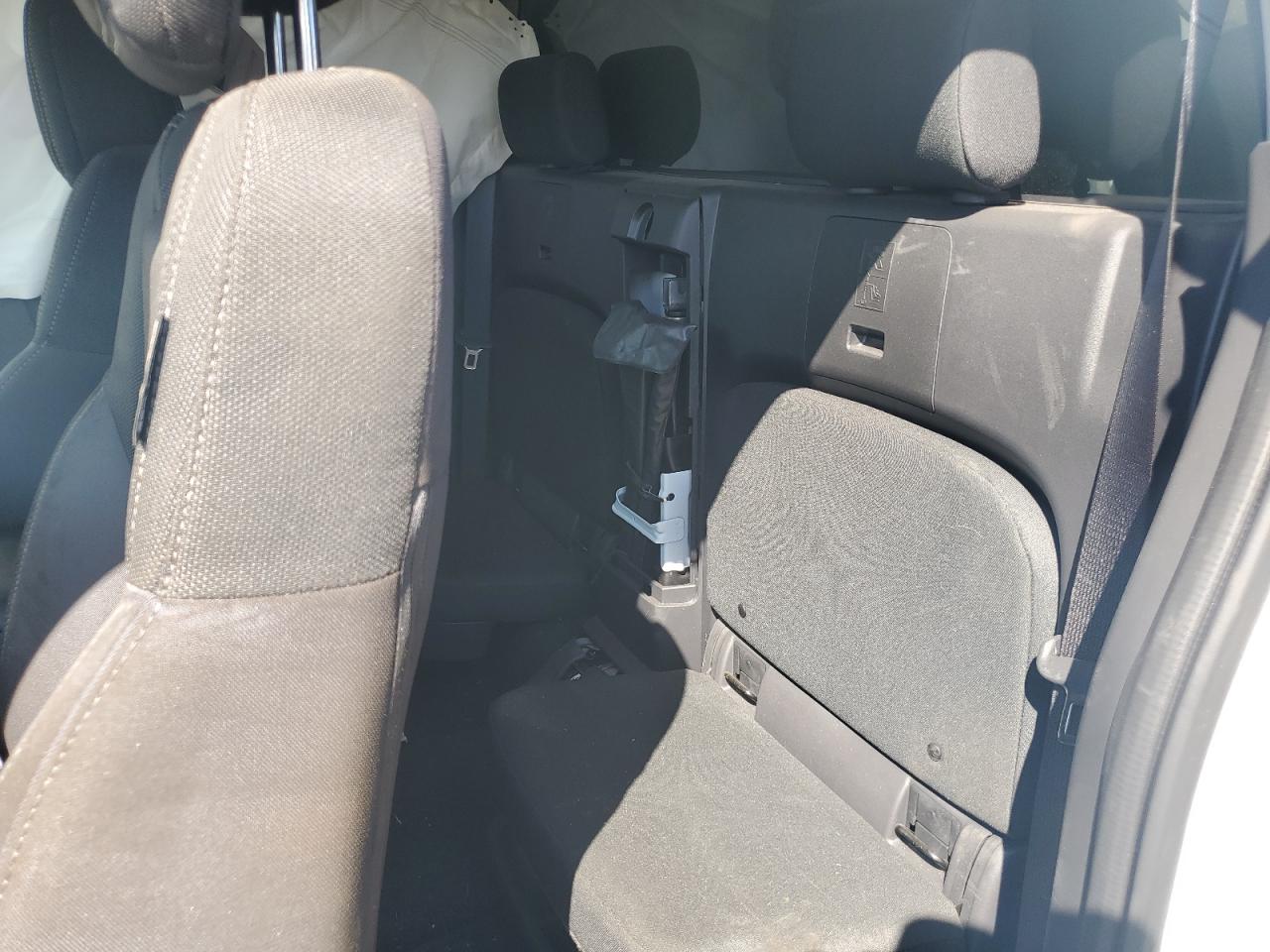 Nissan Frontier S Image 5