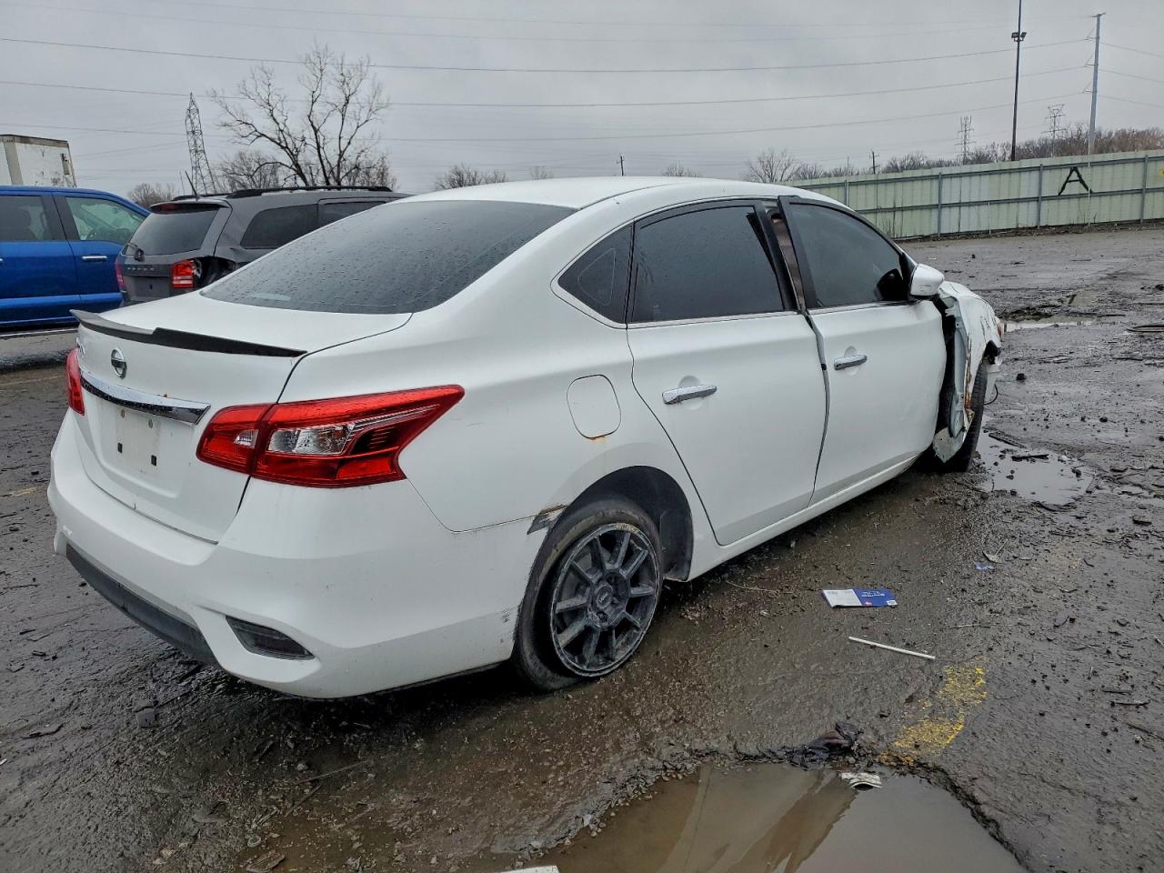 Nissan Sentra S Image 2