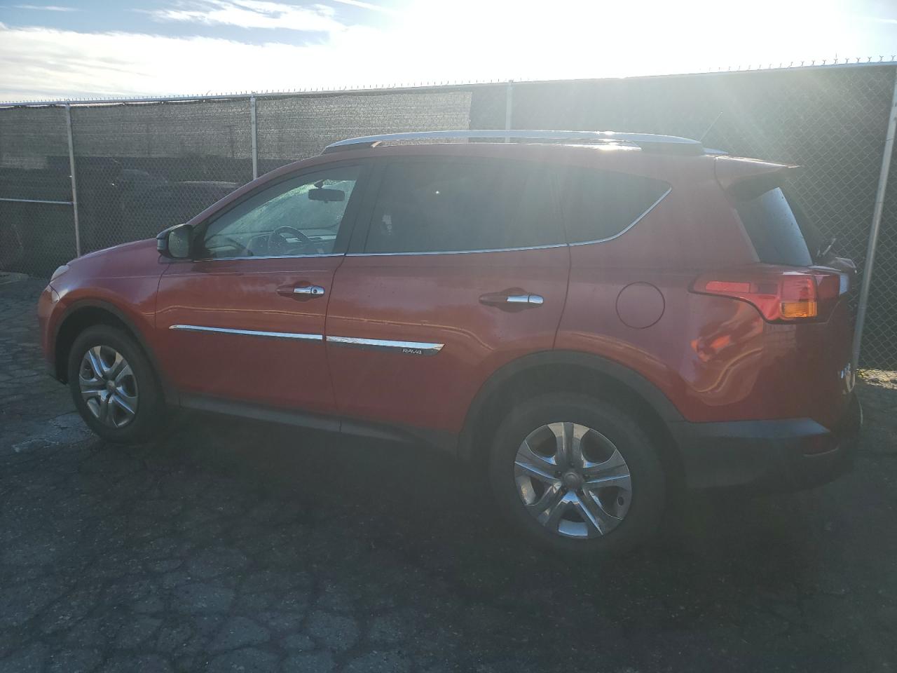 Toyota RAV4 Le Image 2