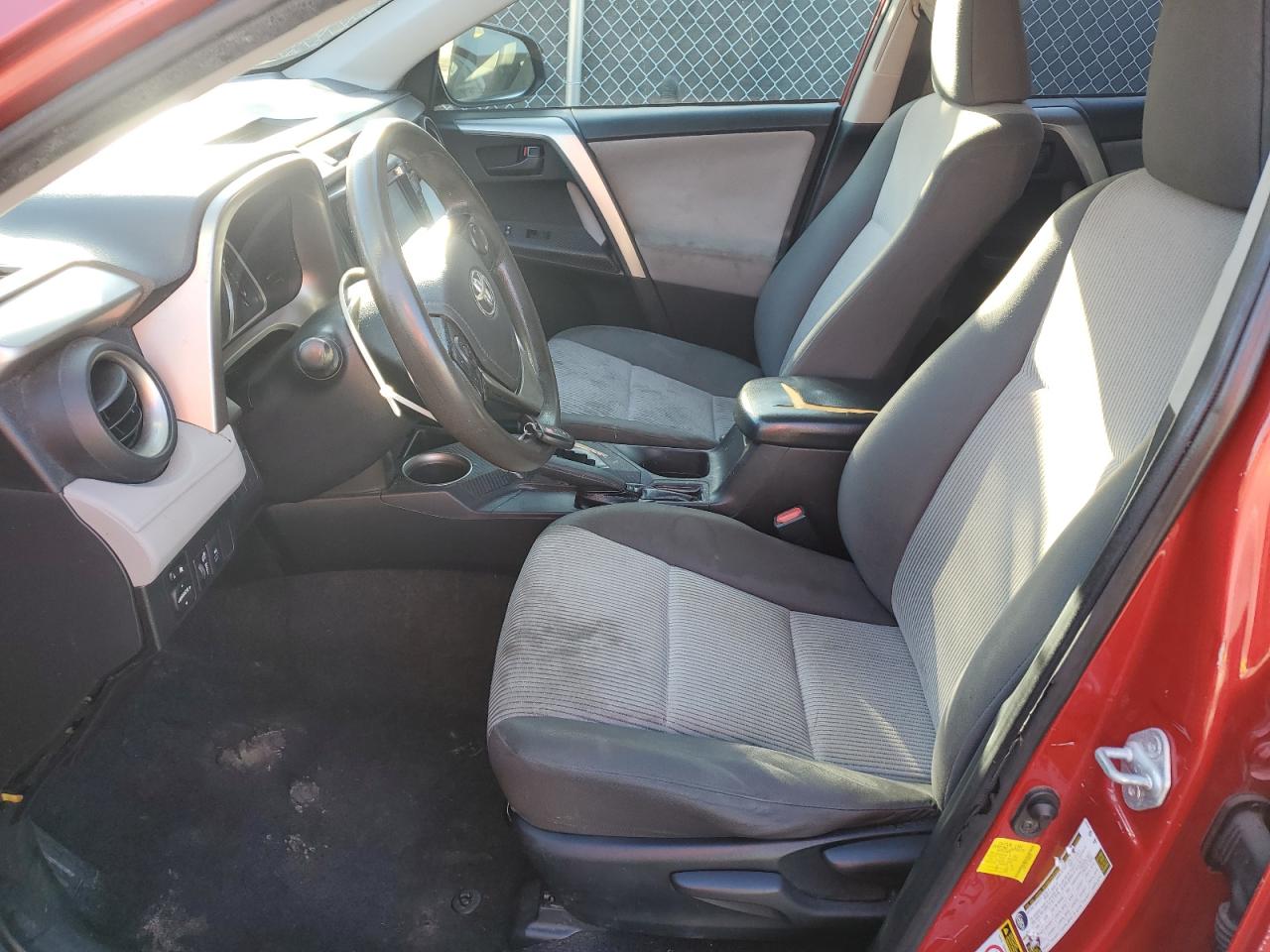 Toyota RAV4 Le Image 8