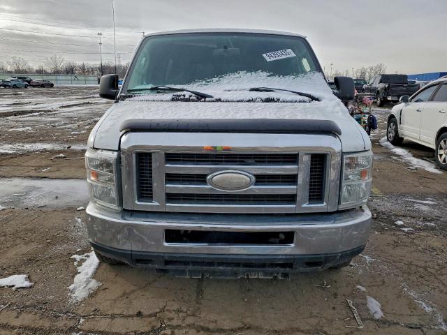 Ford Econoline E350 Super Duty Wagon Image 8