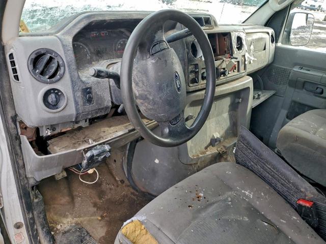 Ford Econoline E350 Super Duty Wagon Image 3