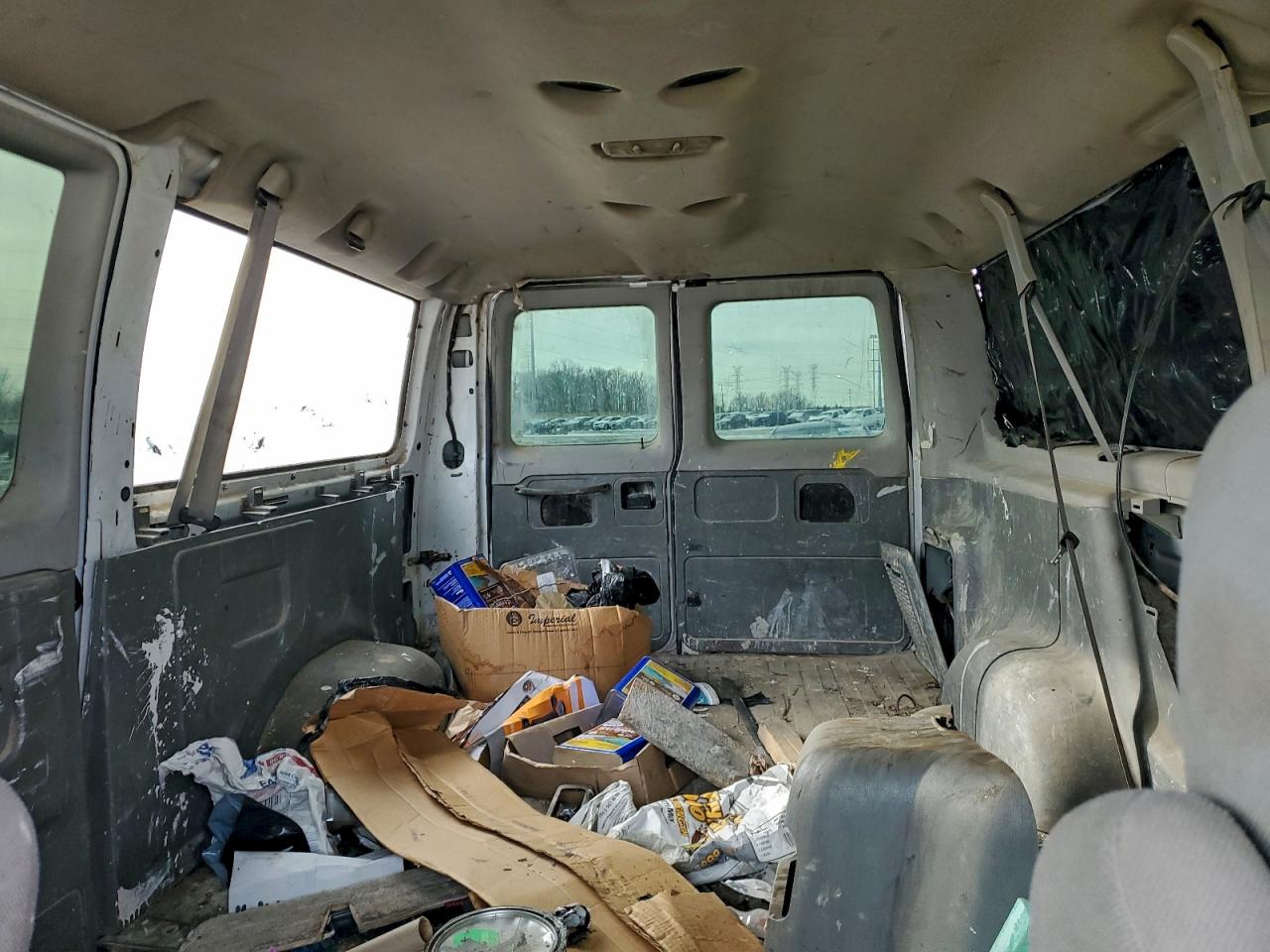 Ford Econoline E350 Super Duty Wagon Image 10