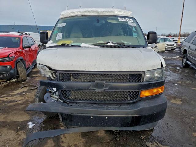 Chevrolet Express Image 10