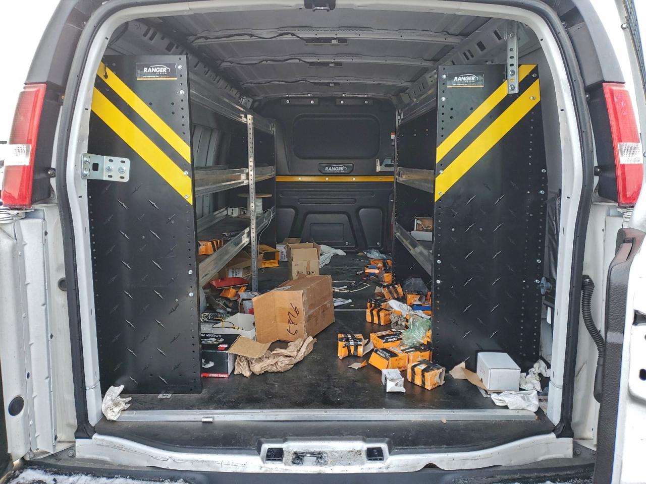 Chevrolet Express Image 8