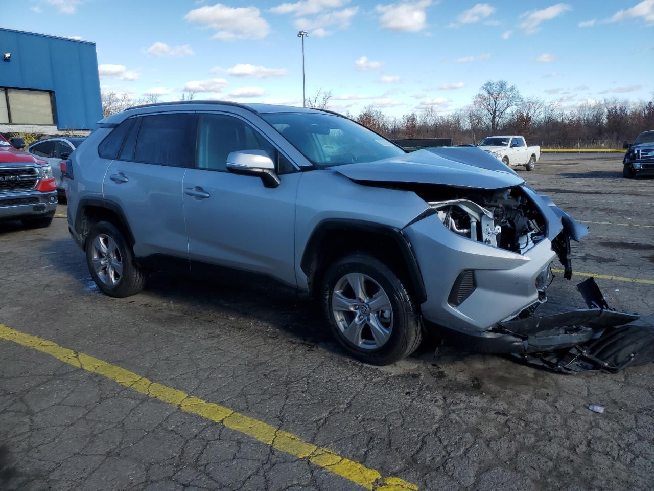 Toyota RAV4 Xle Image 2