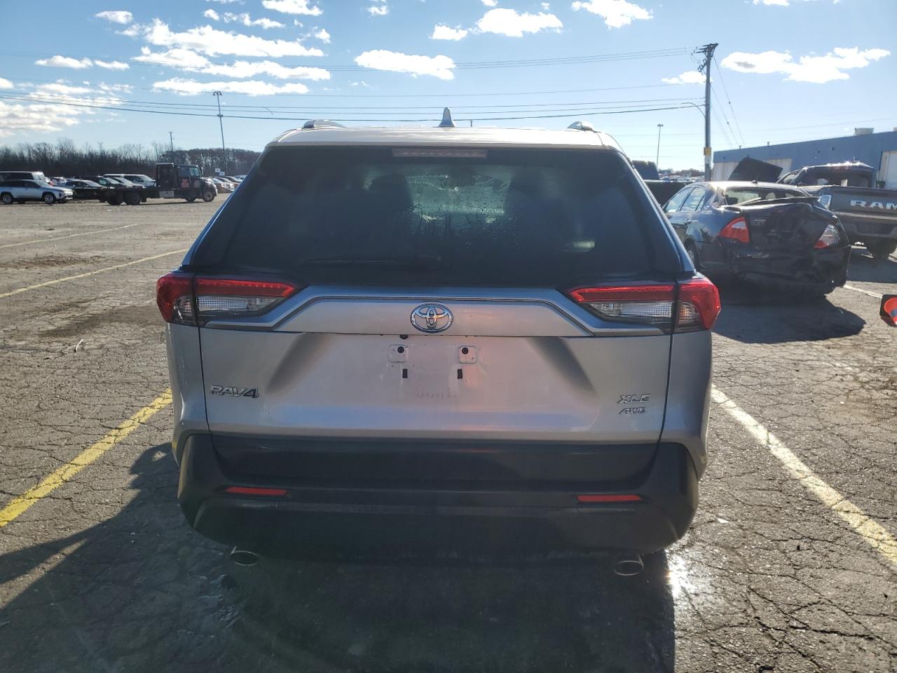 Toyota RAV4 Xle Image 4