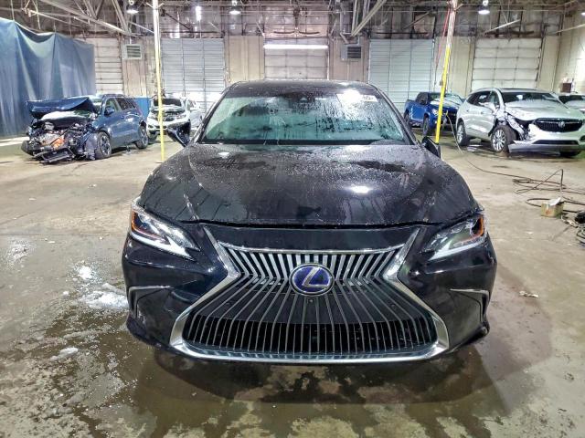 Lexus Es 300h Image 10
