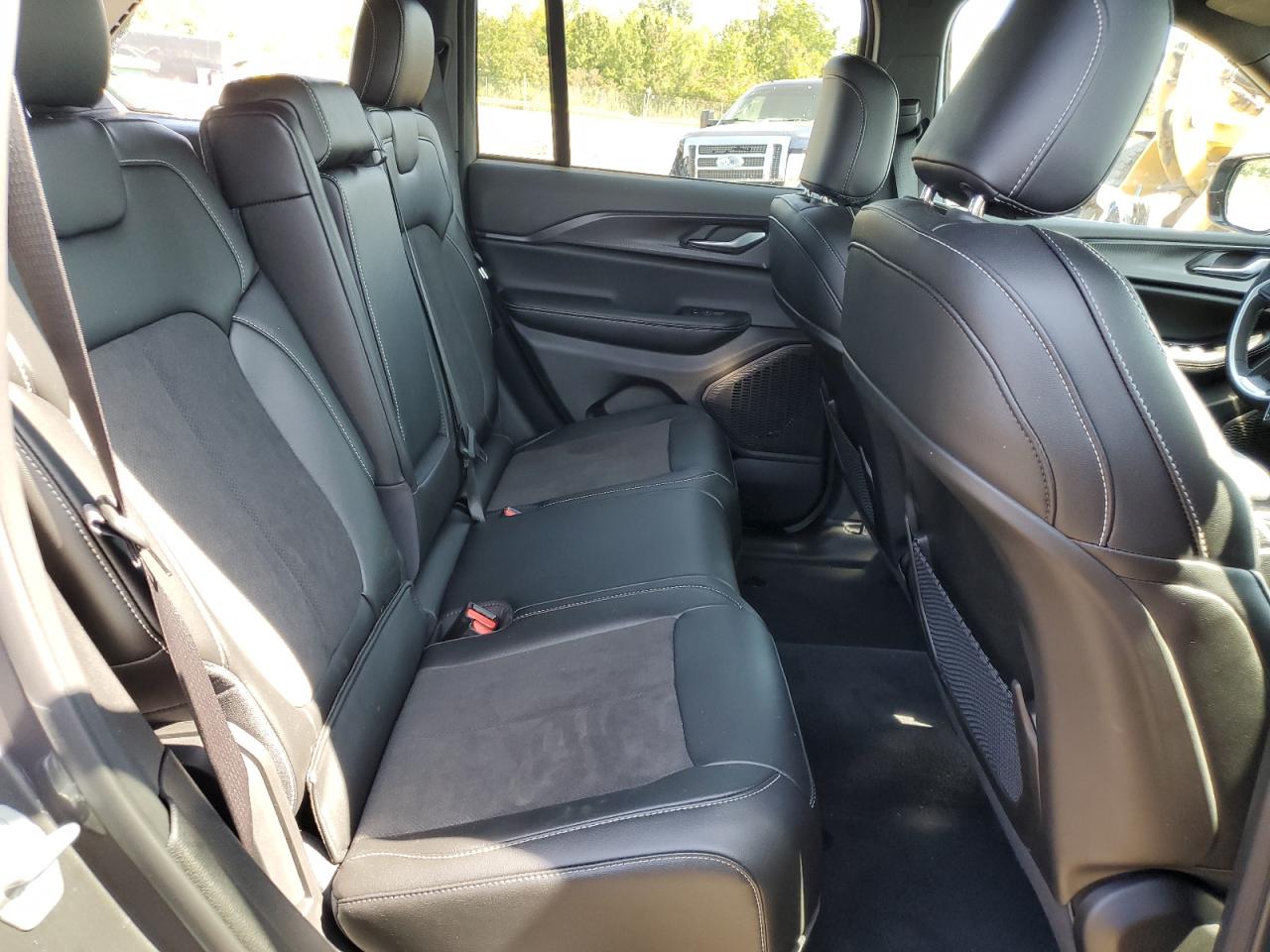 Jeep Grand Cherokee Laredo Image 10