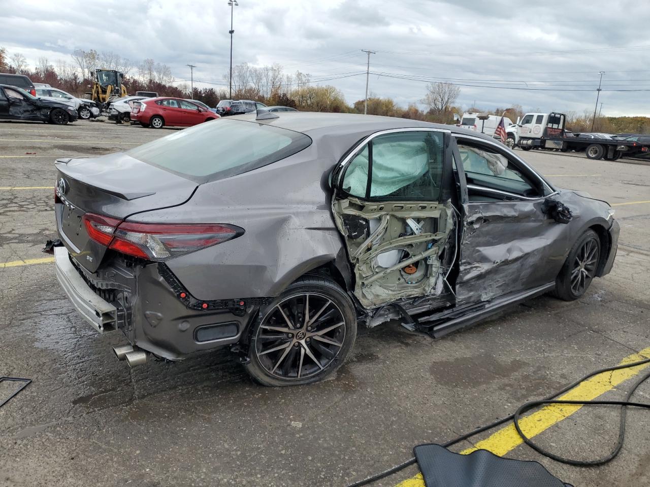 Toyota Camry Se Image 3