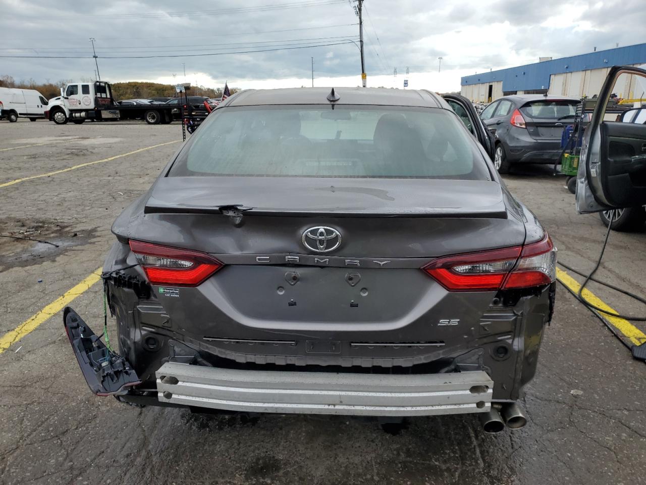 Toyota Camry Se Image 6