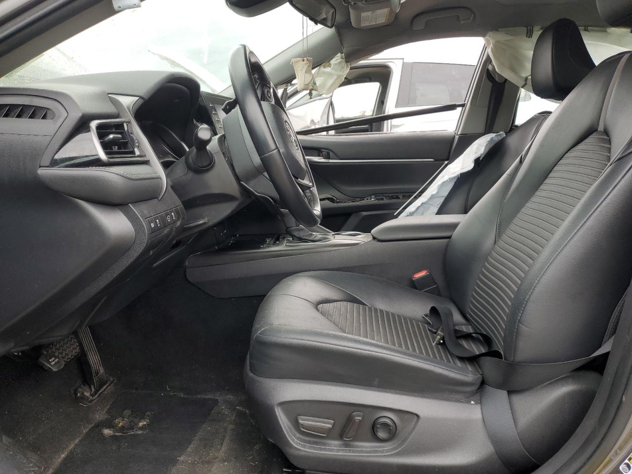 Toyota Camry Se Image 2