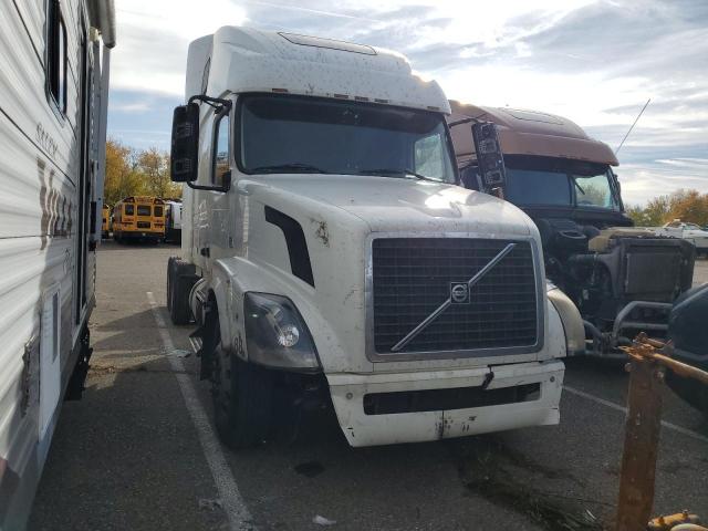  Salvage Volvo Vnl