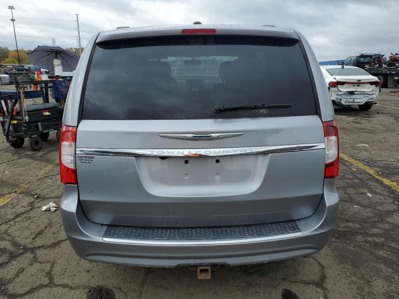 Chrysler Minivan Touring Image 8