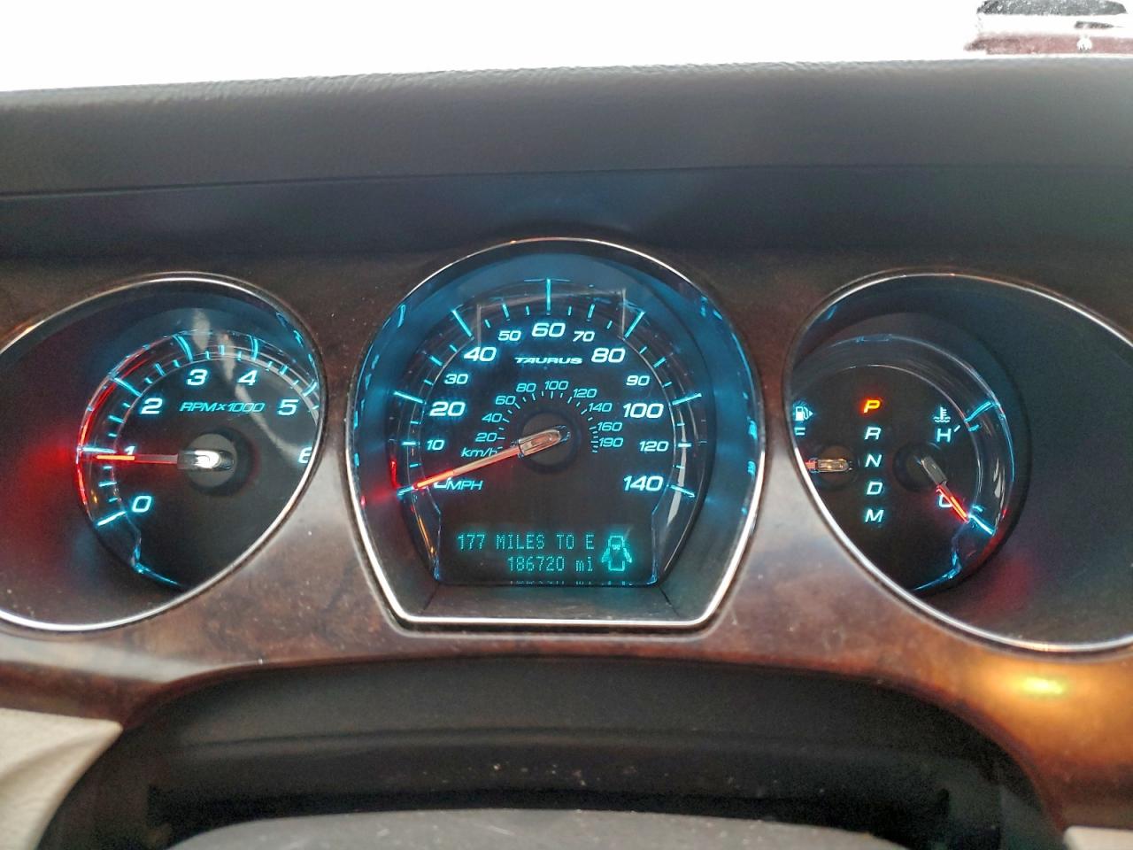 Ford Taurus Sel Image 10