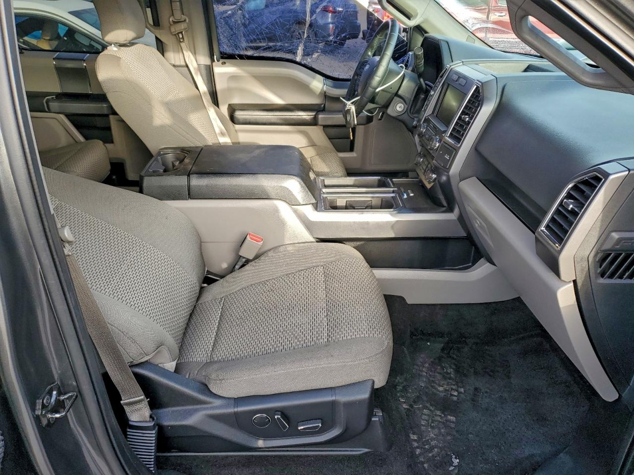 Ford F-150 Supercrew Image 2