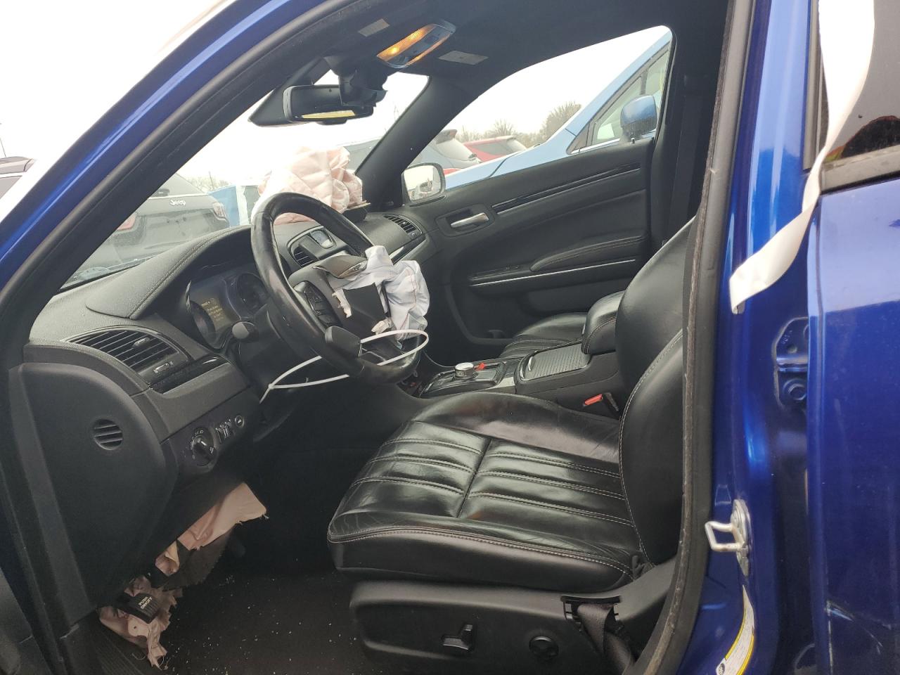 Chrysler 300 S Image 8