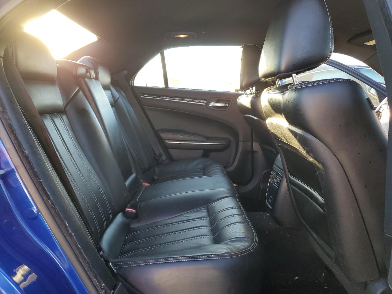 Chrysler 300 S Image 9