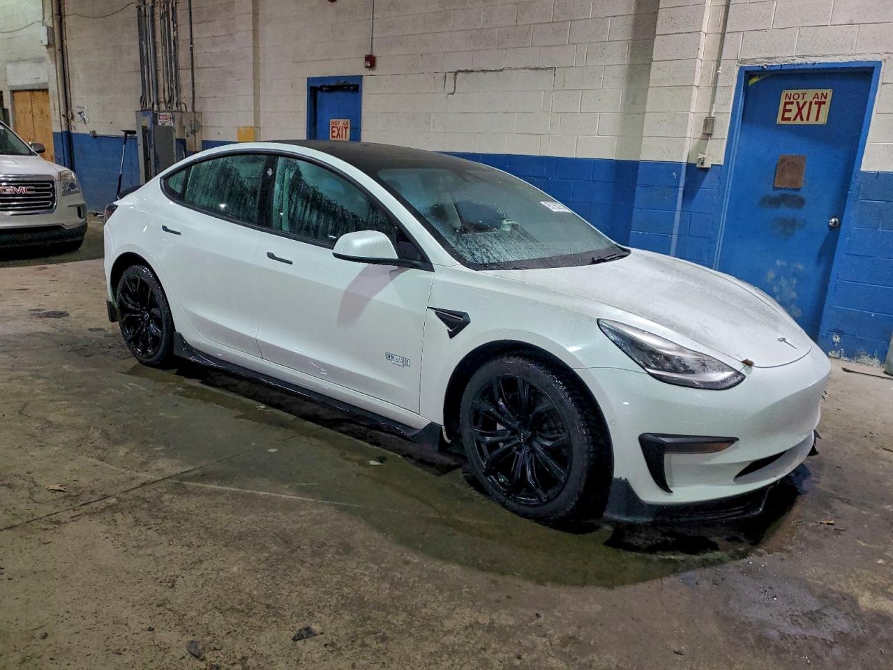 Tesla Model 3 Image 5