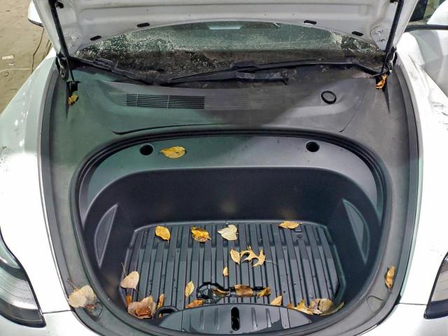 Tesla Model 3 Image 8