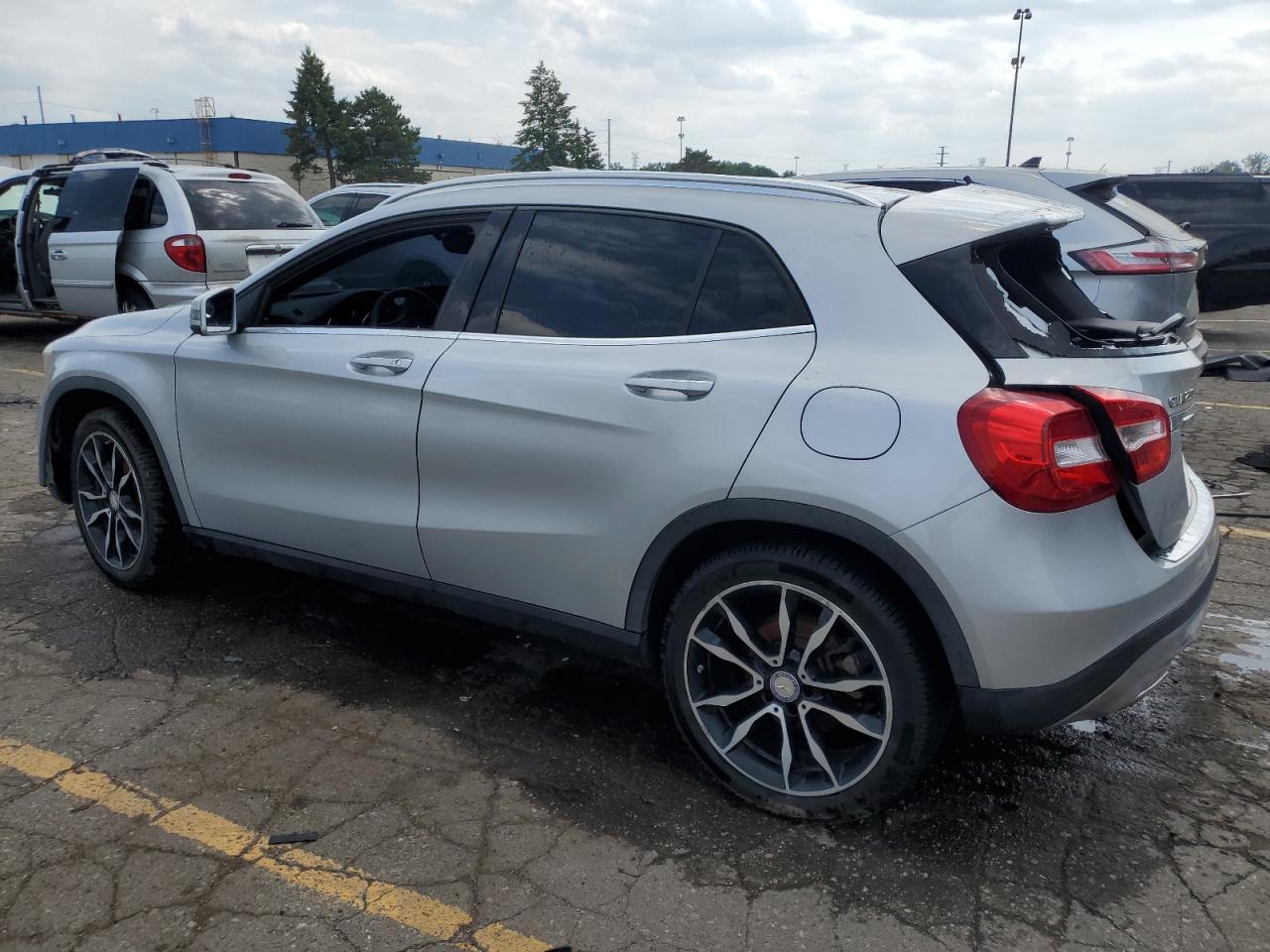 Mercedes-Benz GLA 250 4matic Image 11
