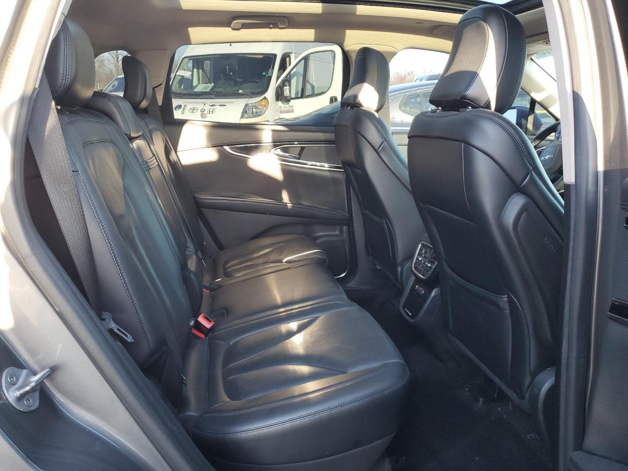 Lincoln Nautilus Reserve Image 14